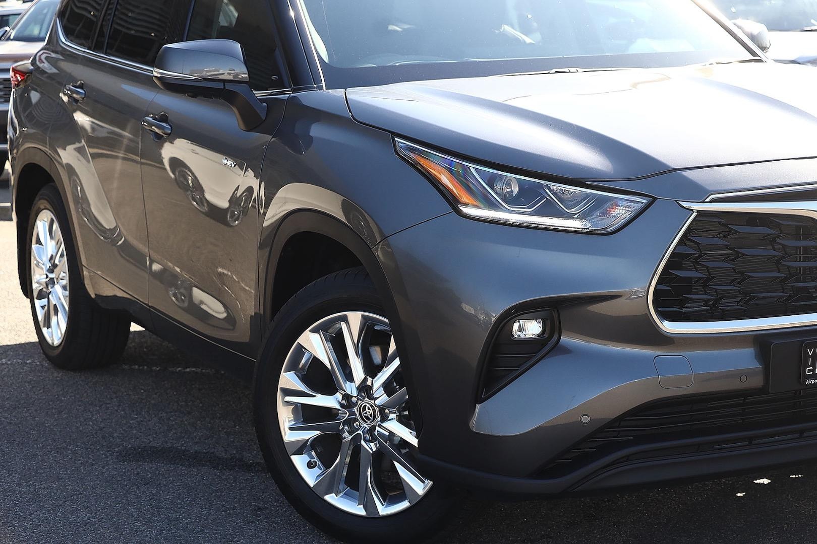 Toyota Kluger image 4