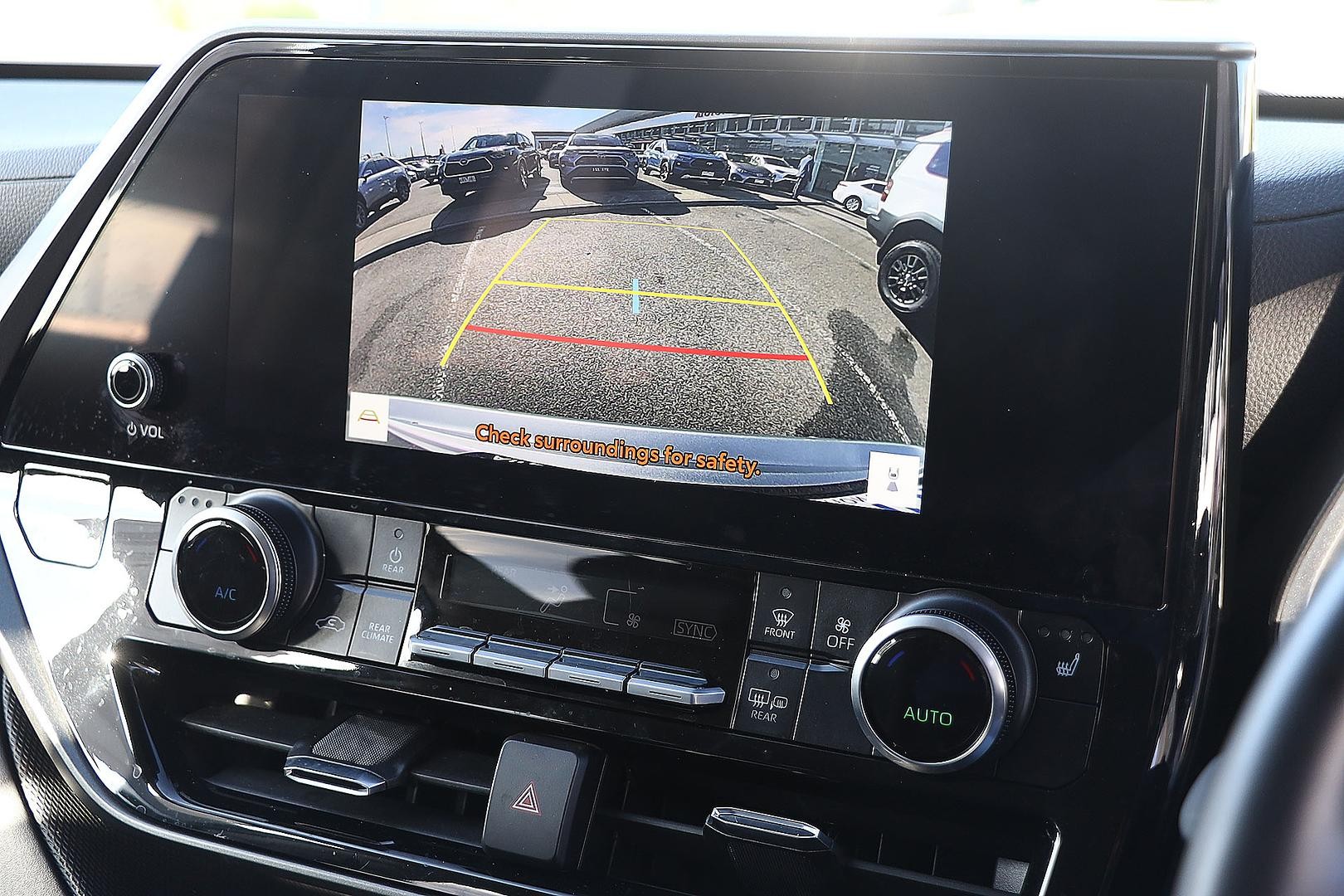 Toyota Kluger image 3
