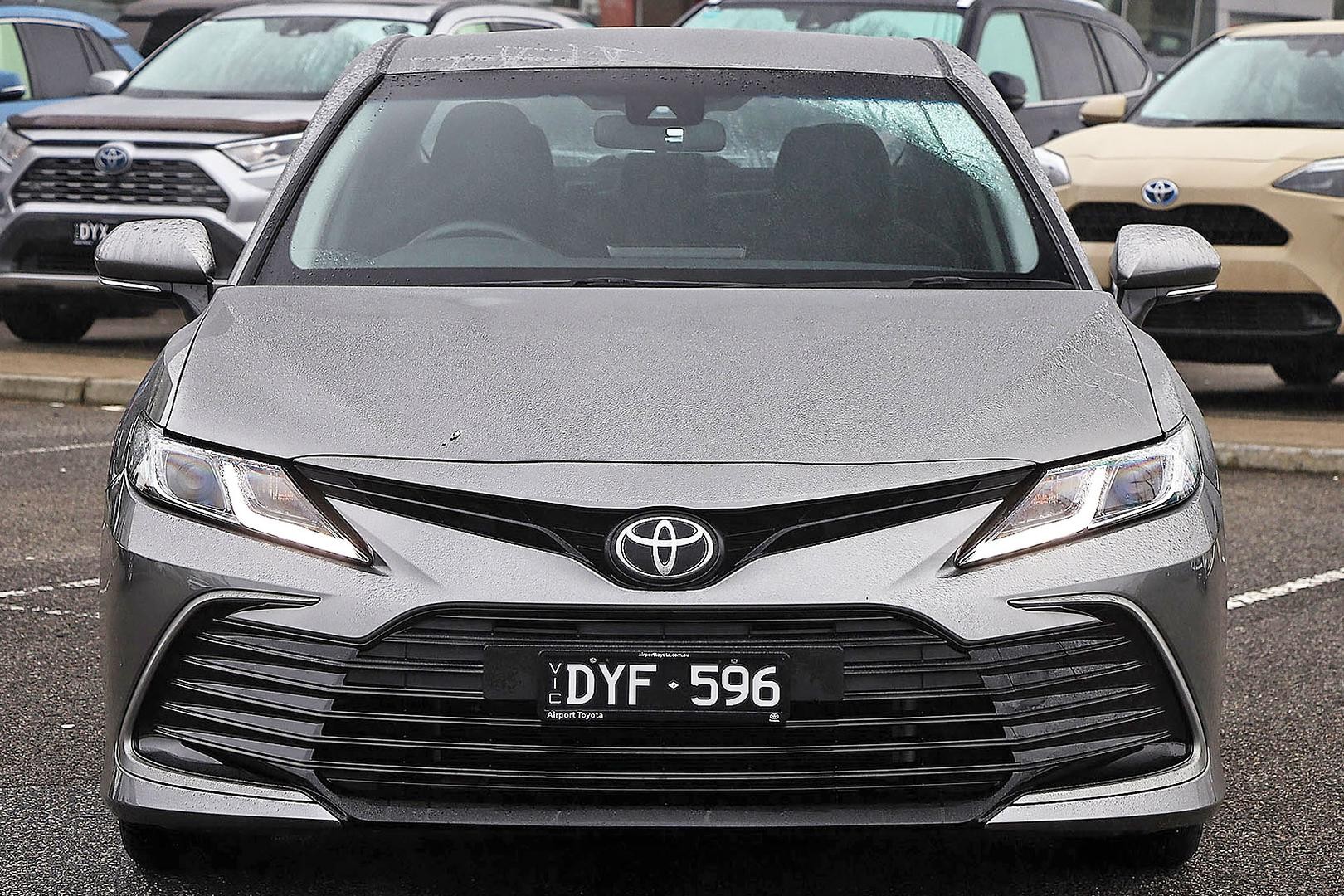 Toyota Camry image 3