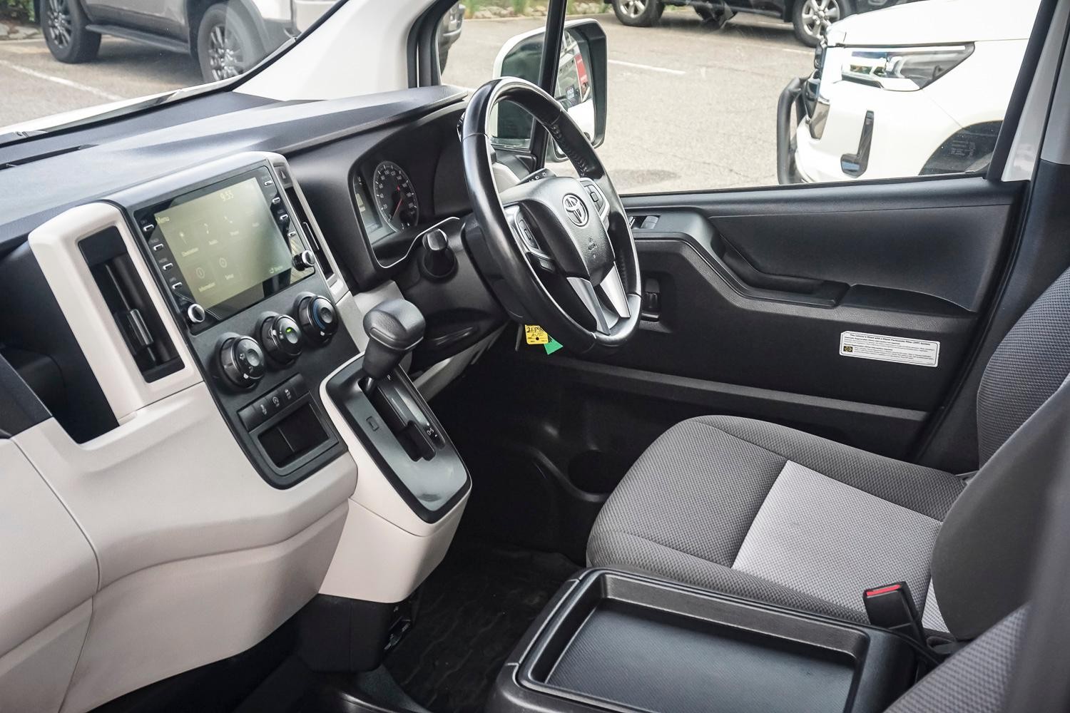 Toyota Hiace image 3