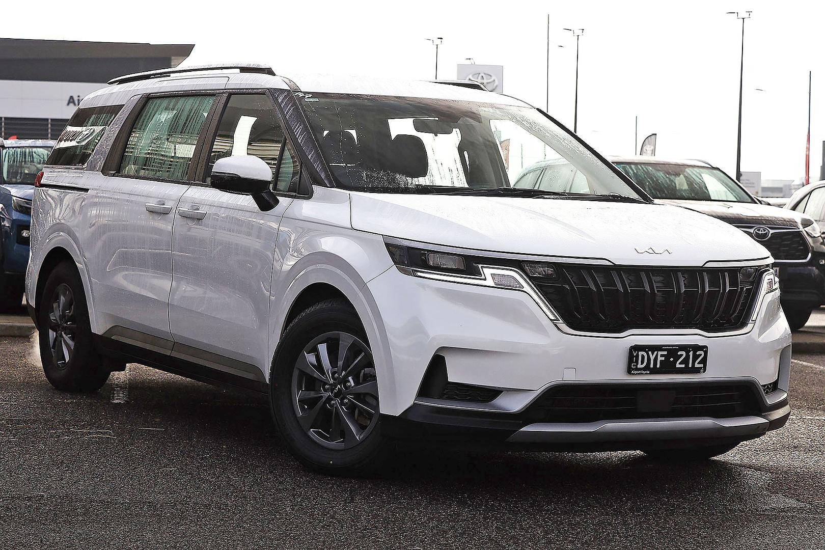 Kia Carnival image 1