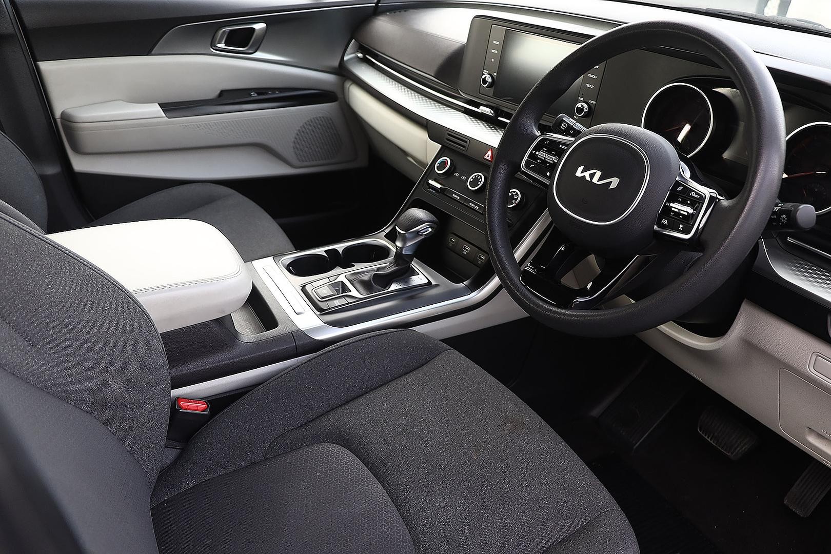 Kia Carnival image 2