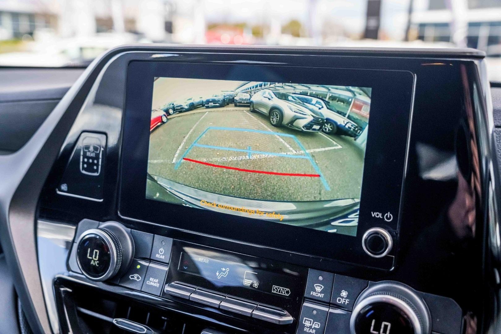 Toyota Kluger image 2