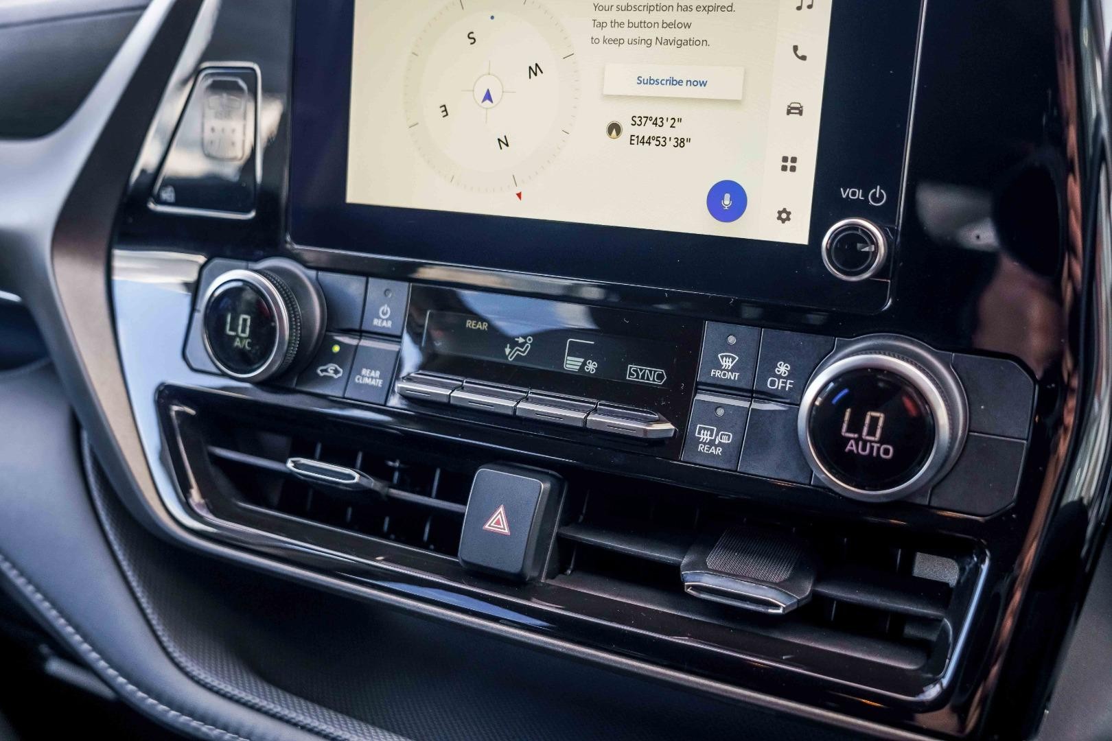 Toyota Kluger image 4
