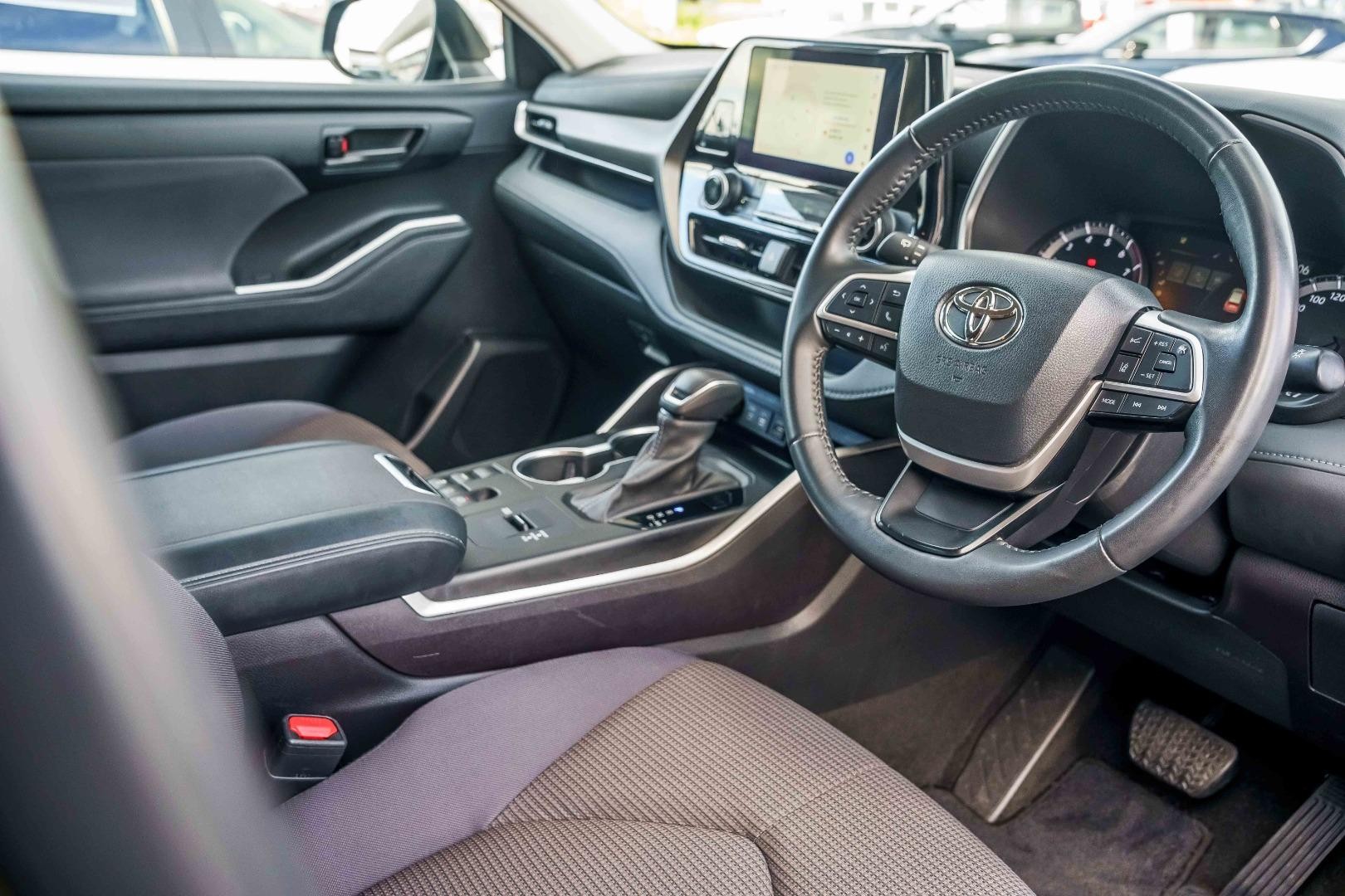 Toyota Kluger image 3
