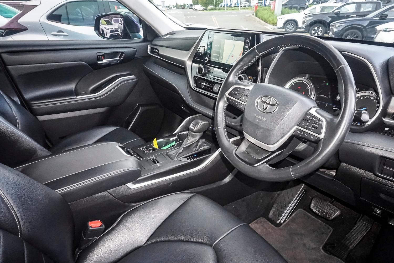 Toyota Kluger image 2