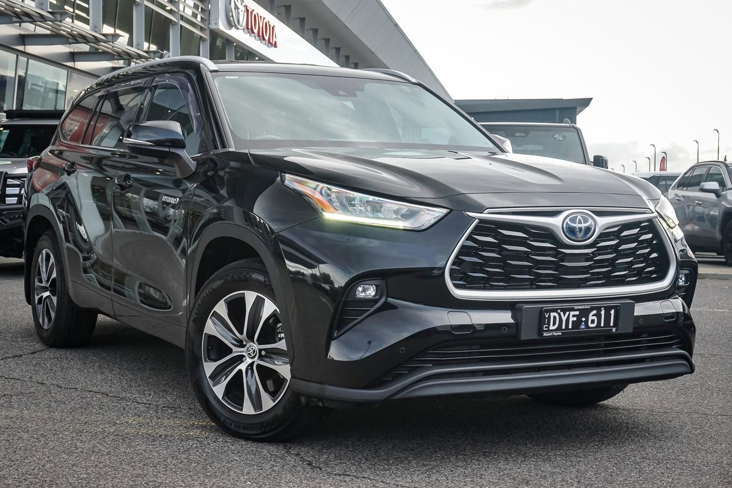 Toyota Kluger image 1