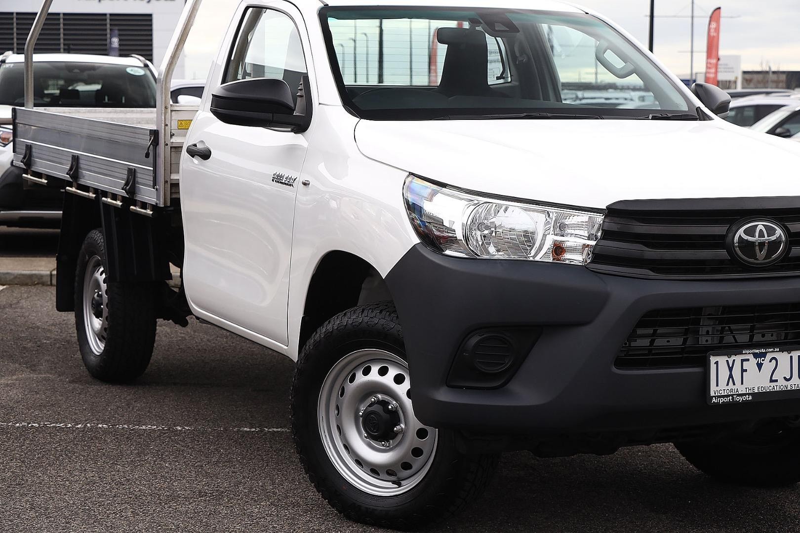 Toyota Hilux image 2