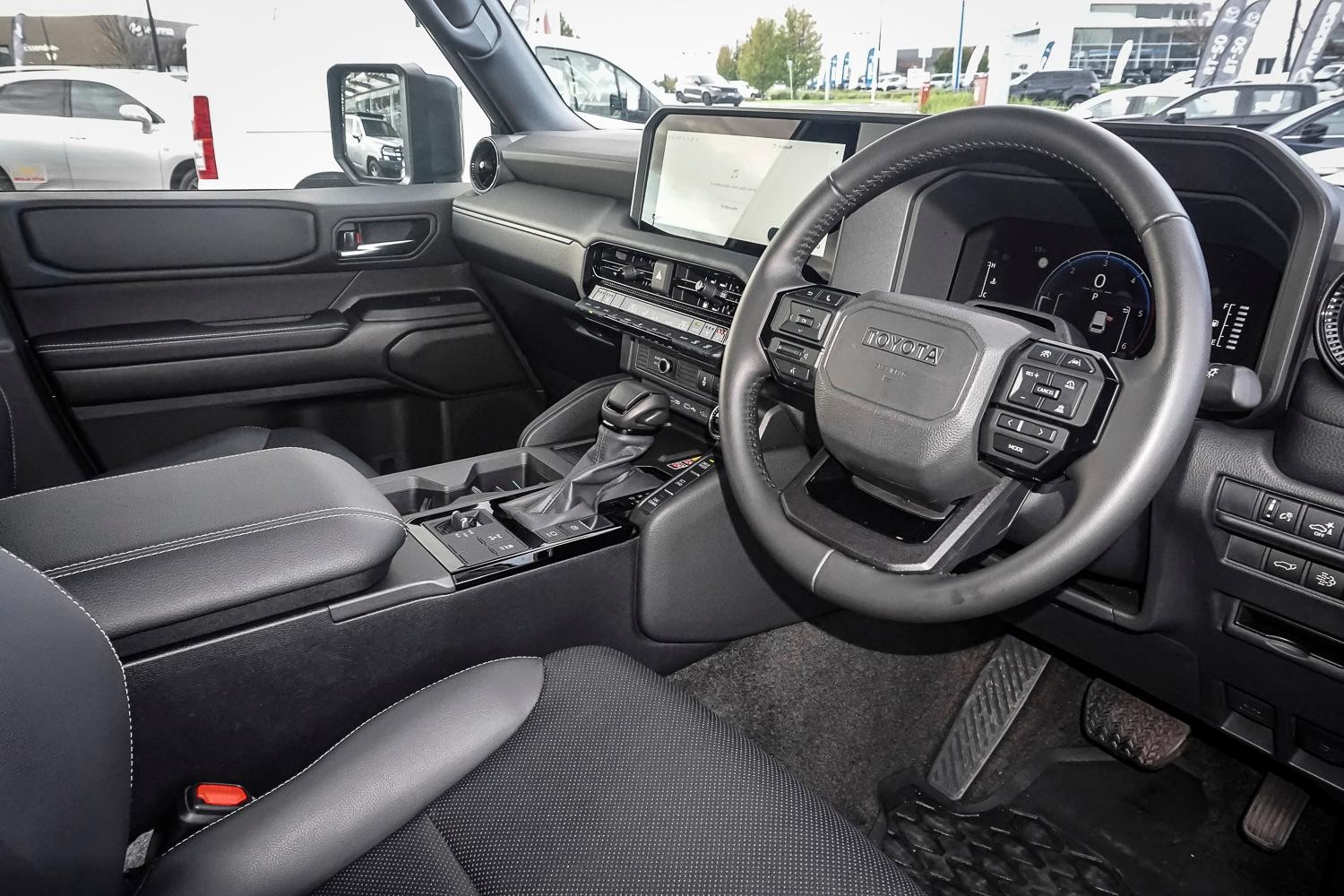 Toyota Landcruiser Prado image 2