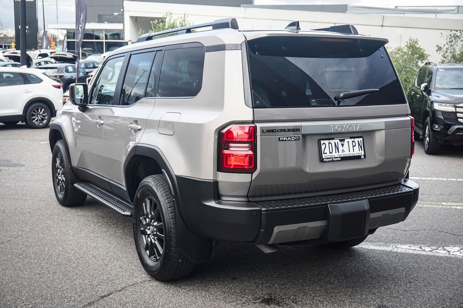 Toyota Landcruiser Prado image 2