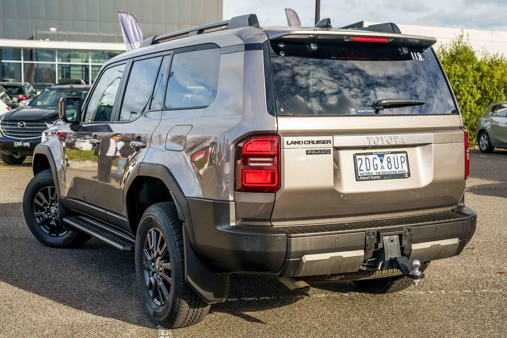 Toyota Landcruiser Prado image 2