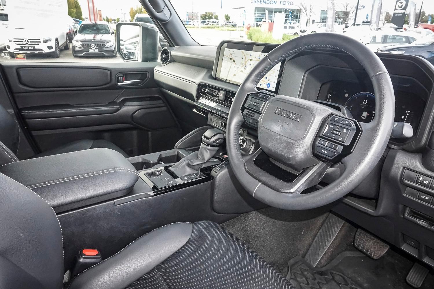 Toyota Landcruiser Prado image 2