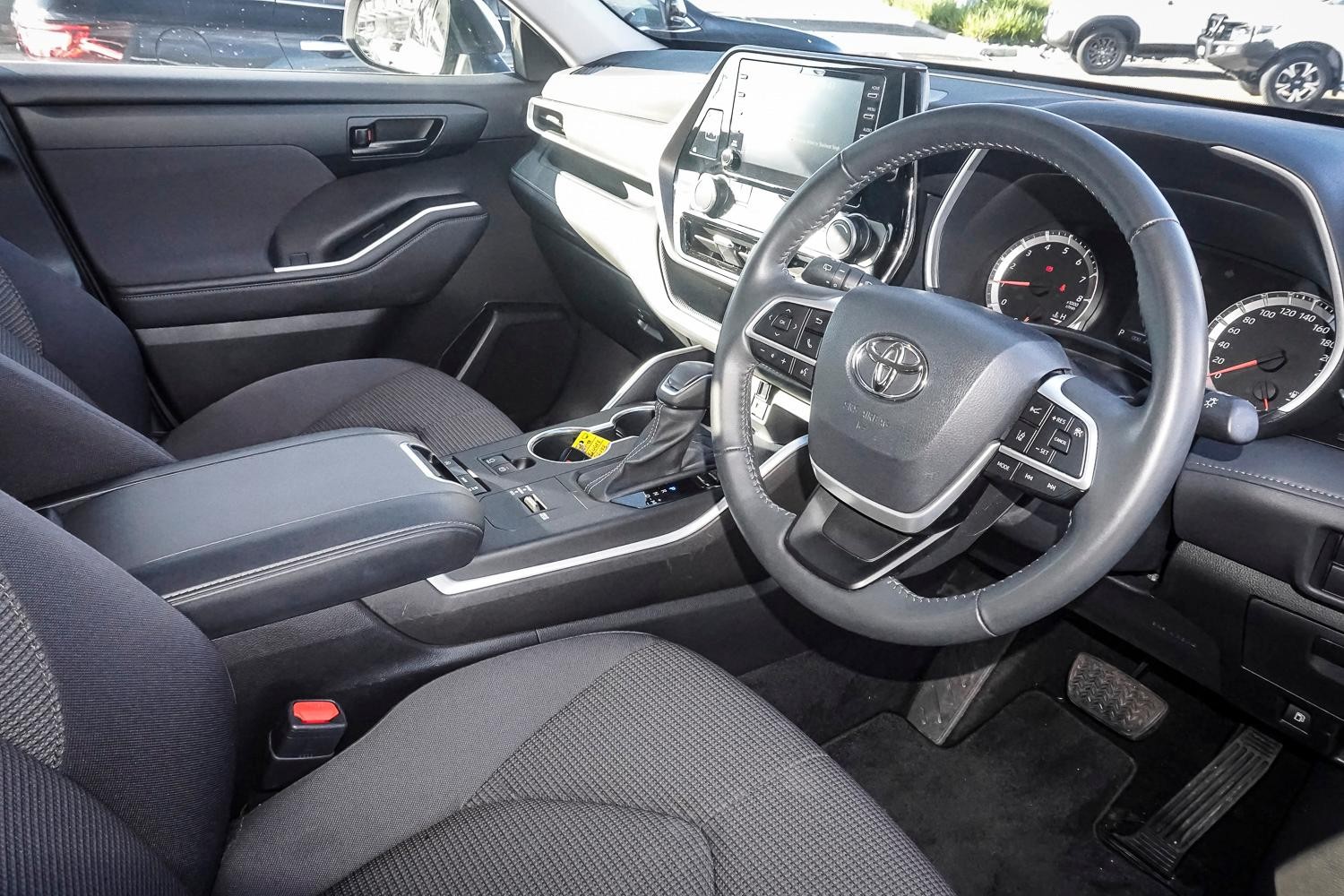 Toyota Kluger image 4