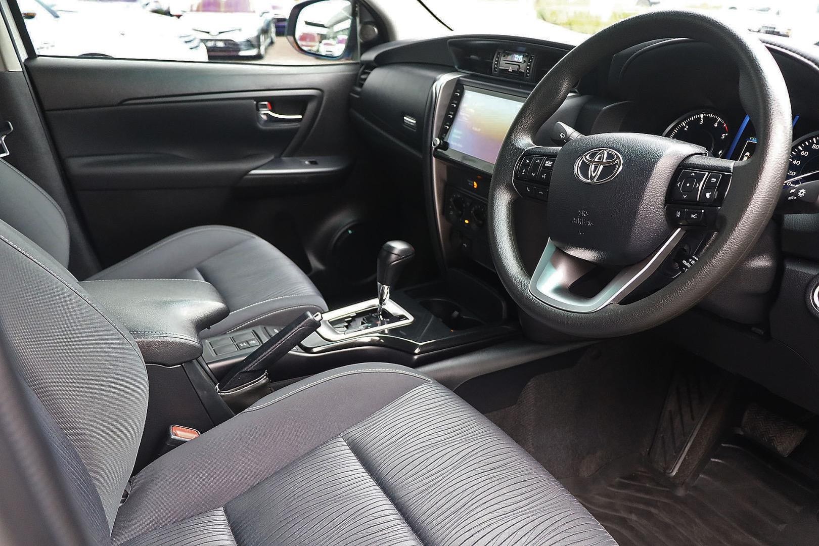 Toyota Fortuner image 3