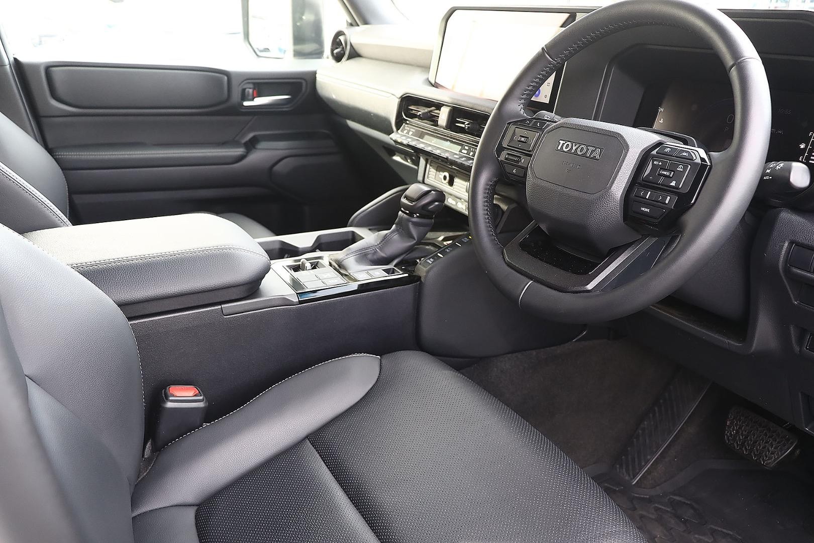 Toyota Landcruiser Prado image 3