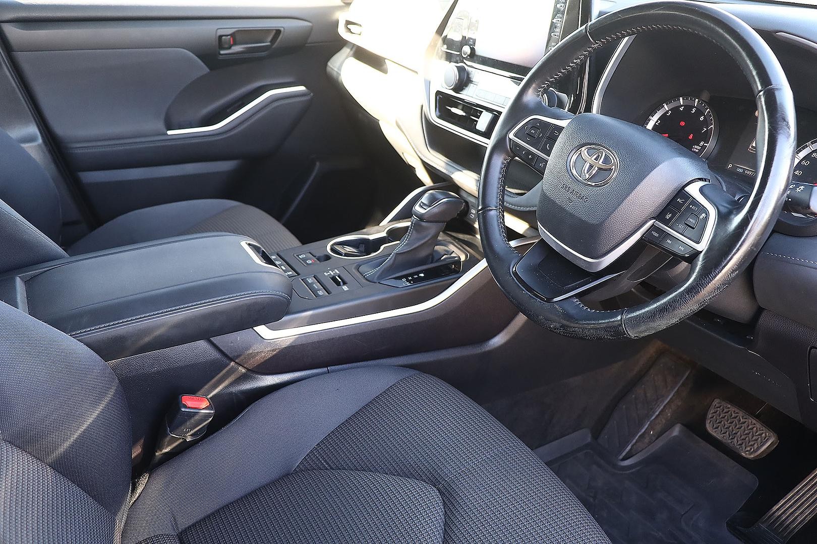 Toyota Kluger image 2