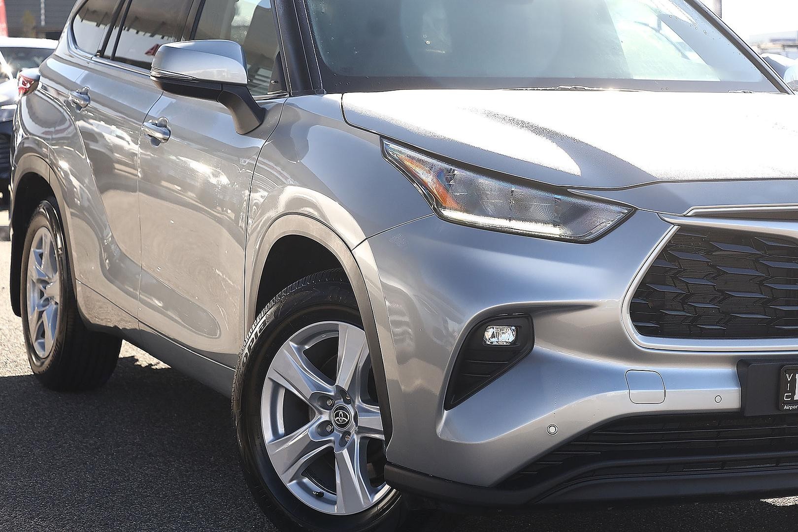 Toyota Kluger image 4