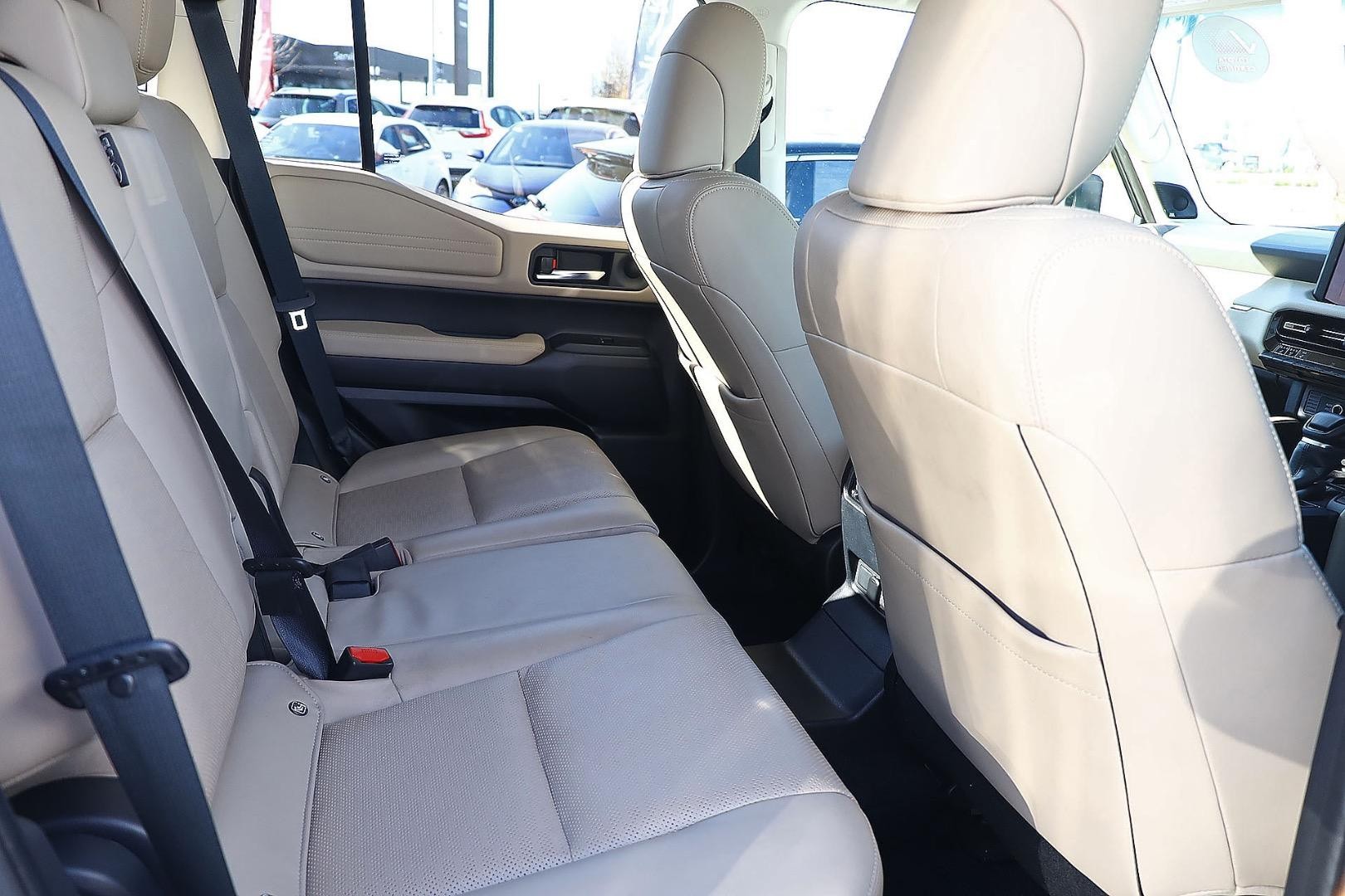 Toyota Landcruiser Prado image 3