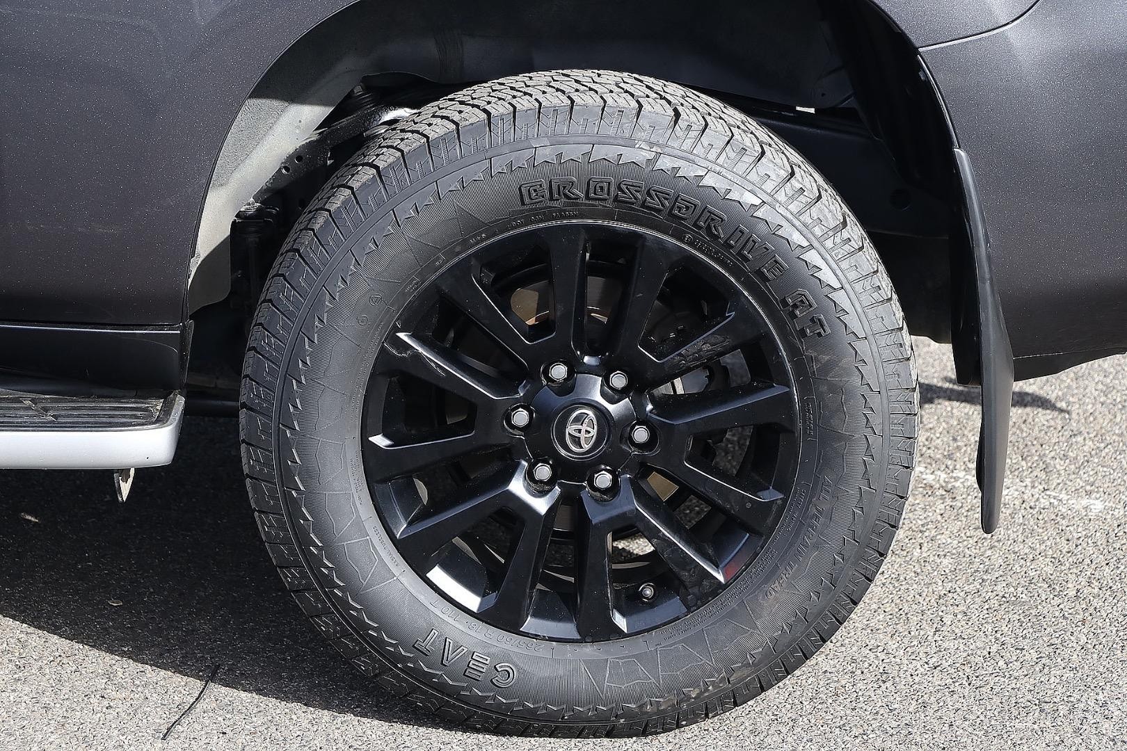 Toyota Landcruiser Prado image 2