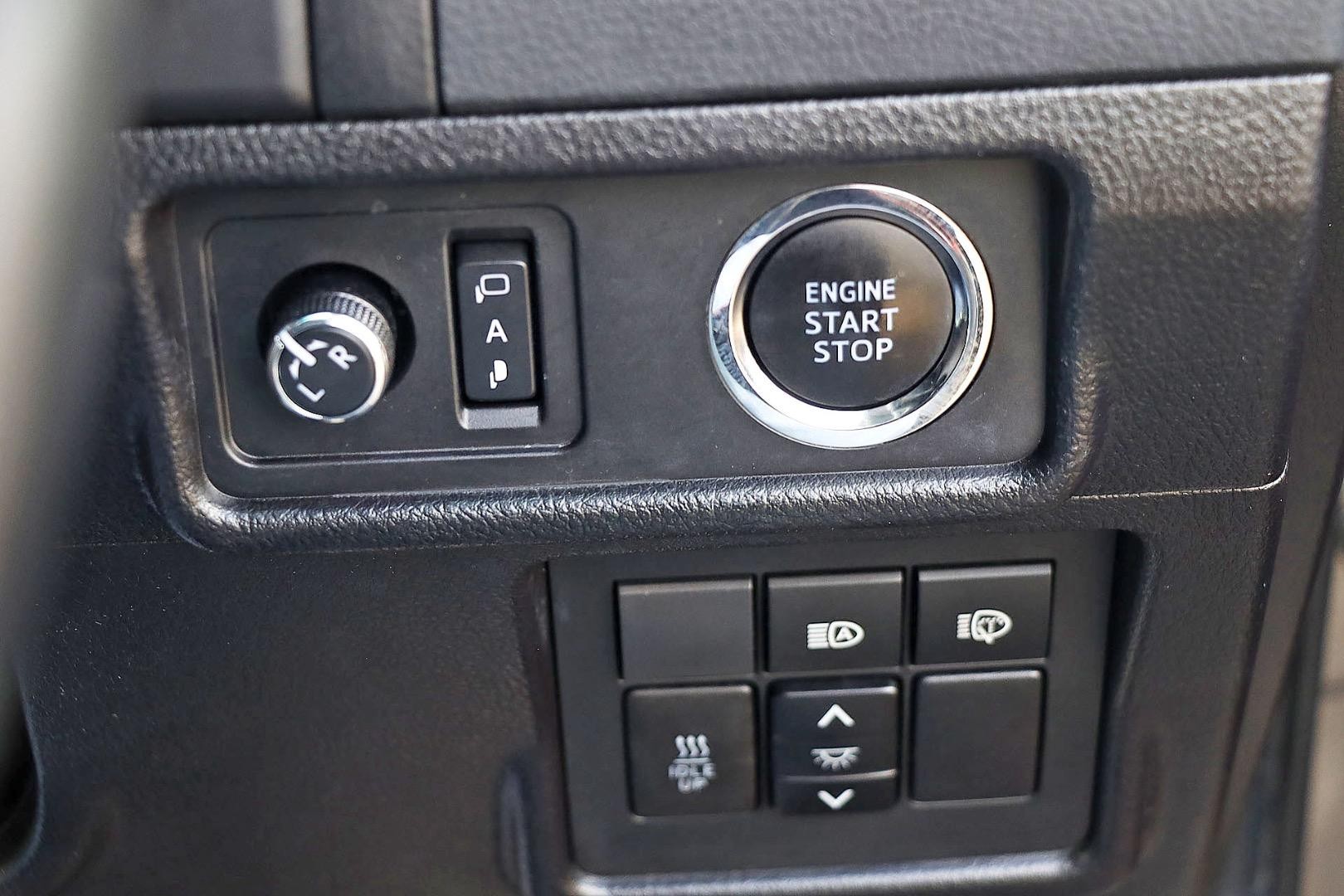 Toyota Landcruiser Prado image 4