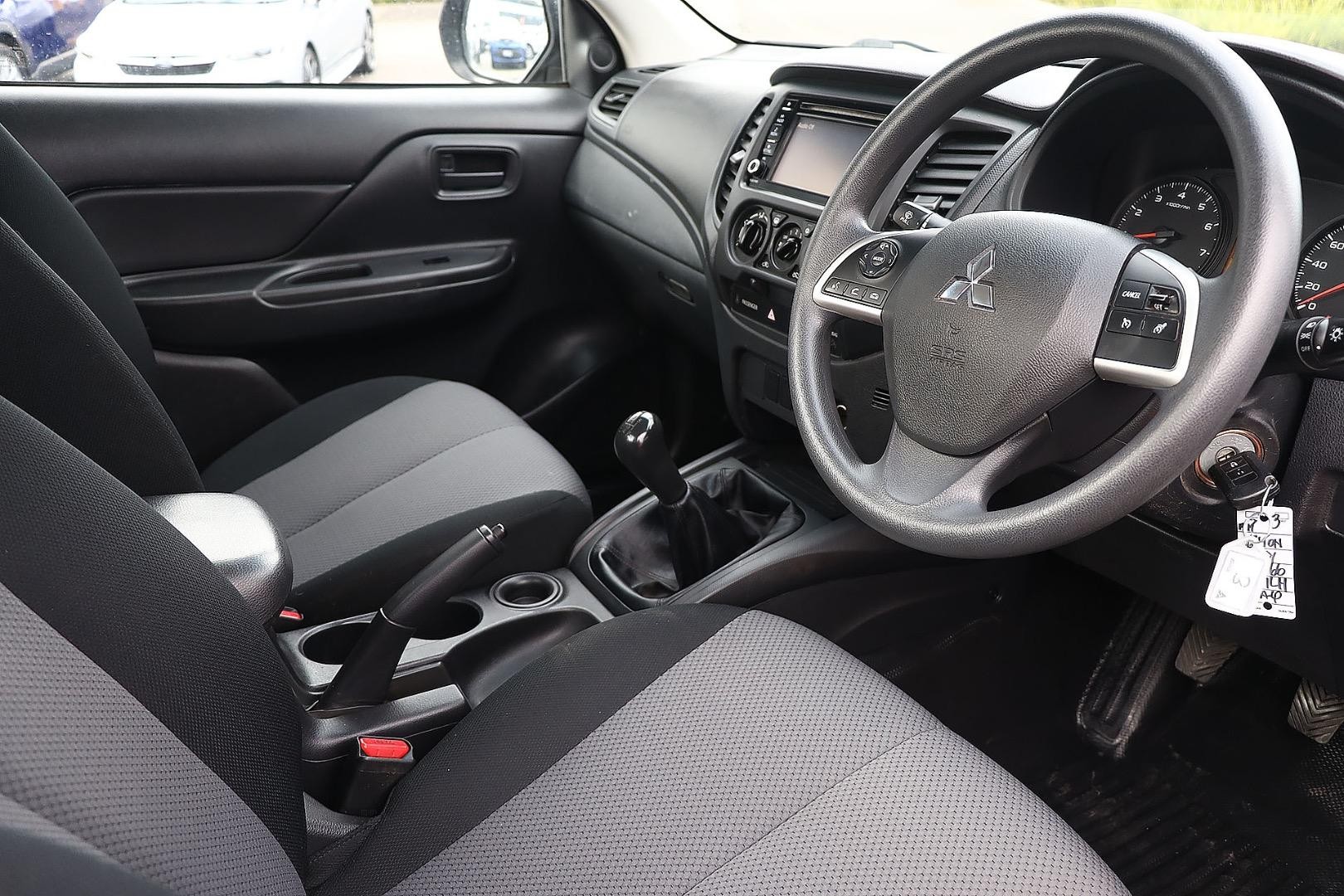 Mitsubishi Triton image 3