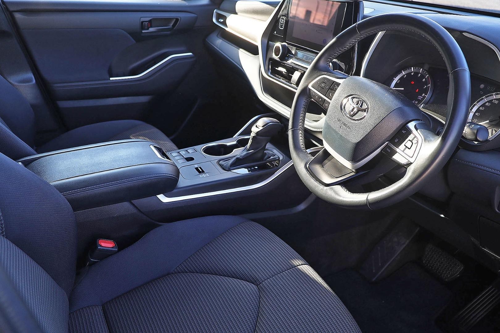 Toyota Kluger image 2
