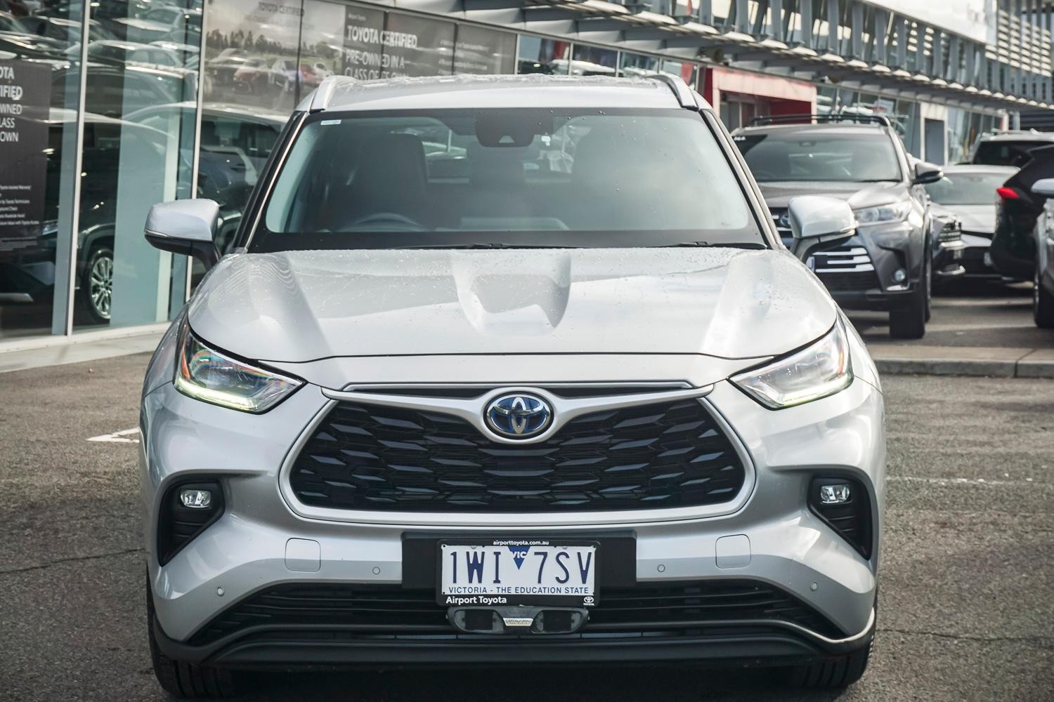 Toyota Kluger image 3