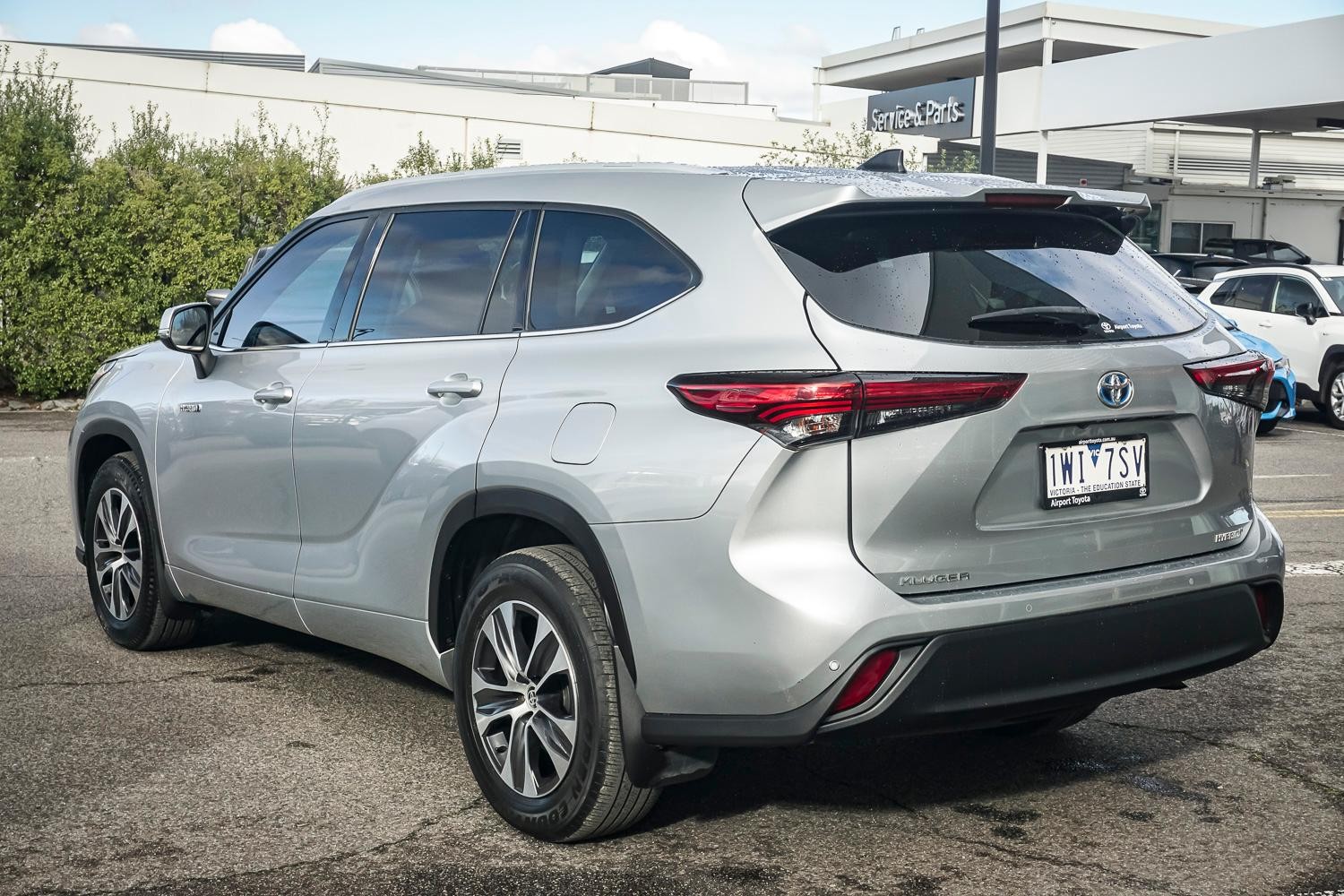 Toyota Kluger image 2