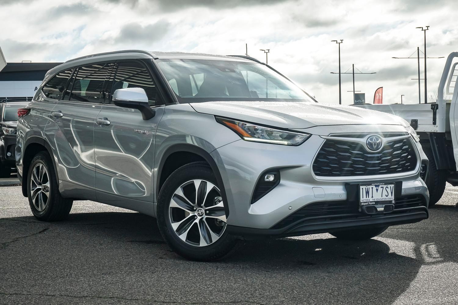 Toyota Kluger image 1