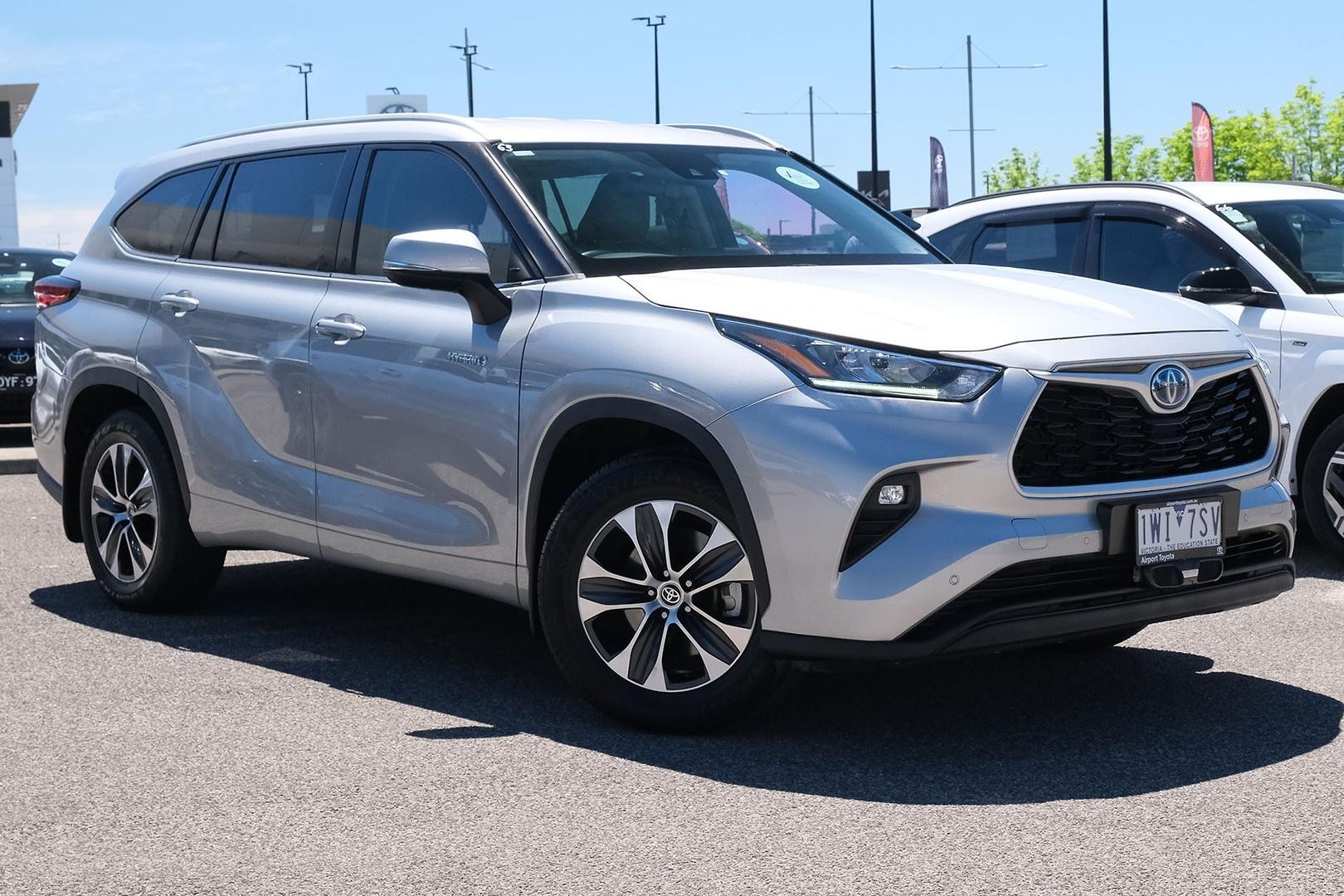 Toyota Kluger image 1