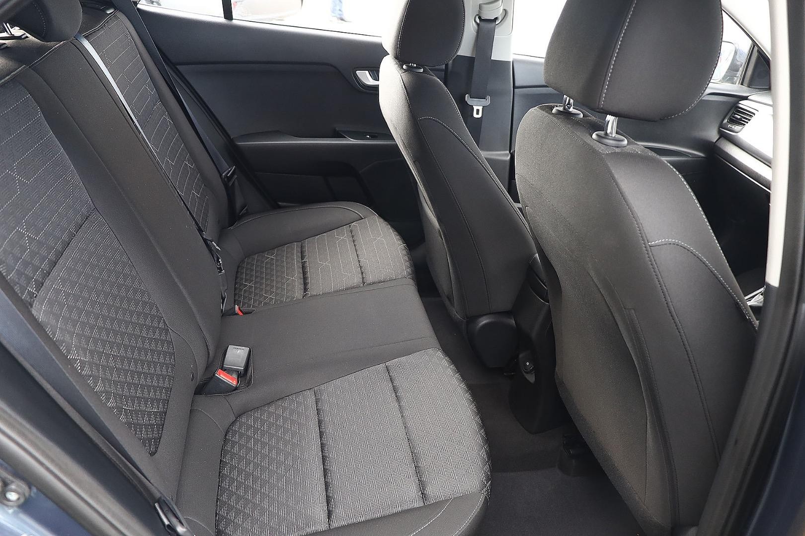 Kia Rio image 3