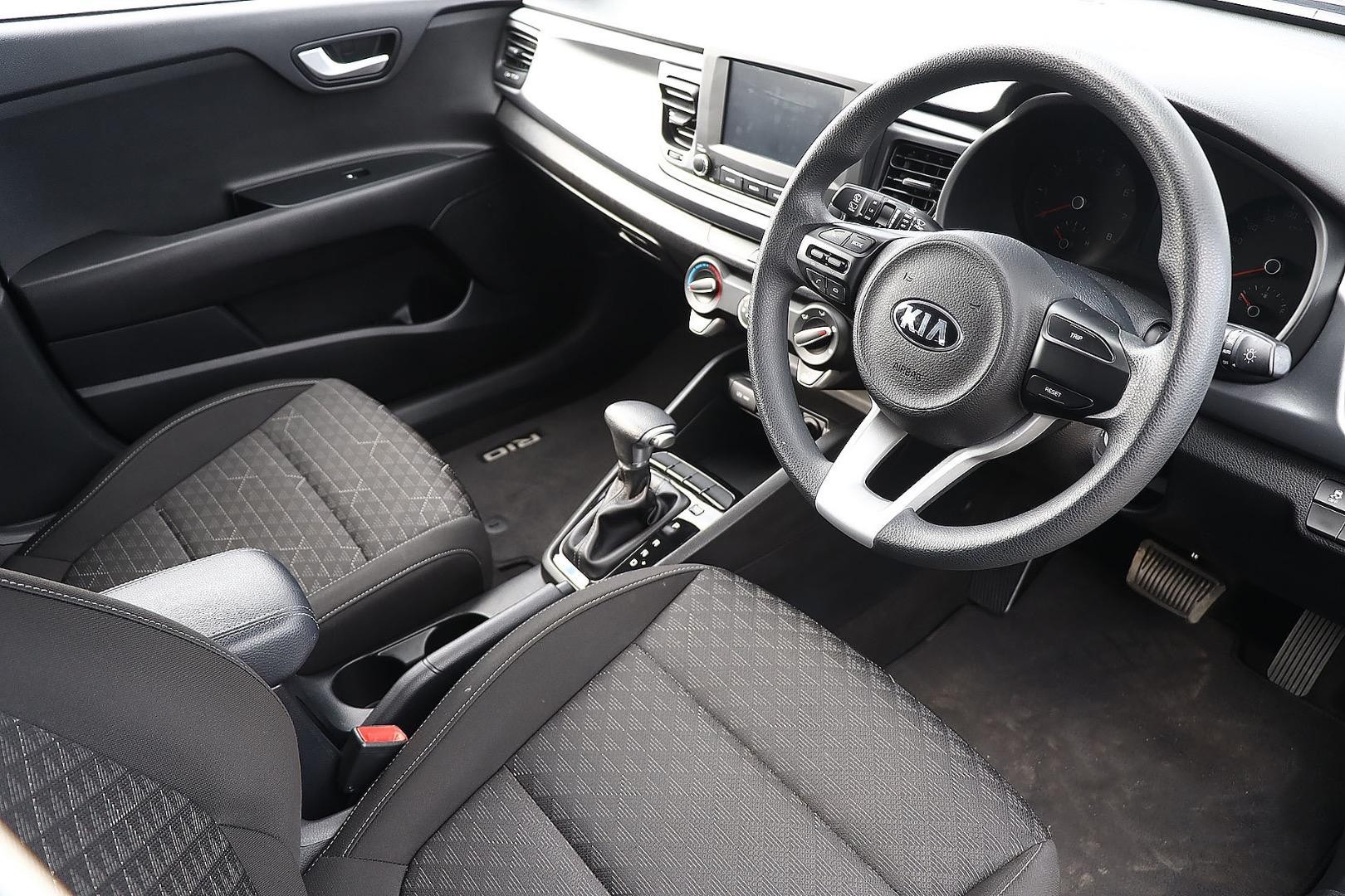 Kia Rio image 2