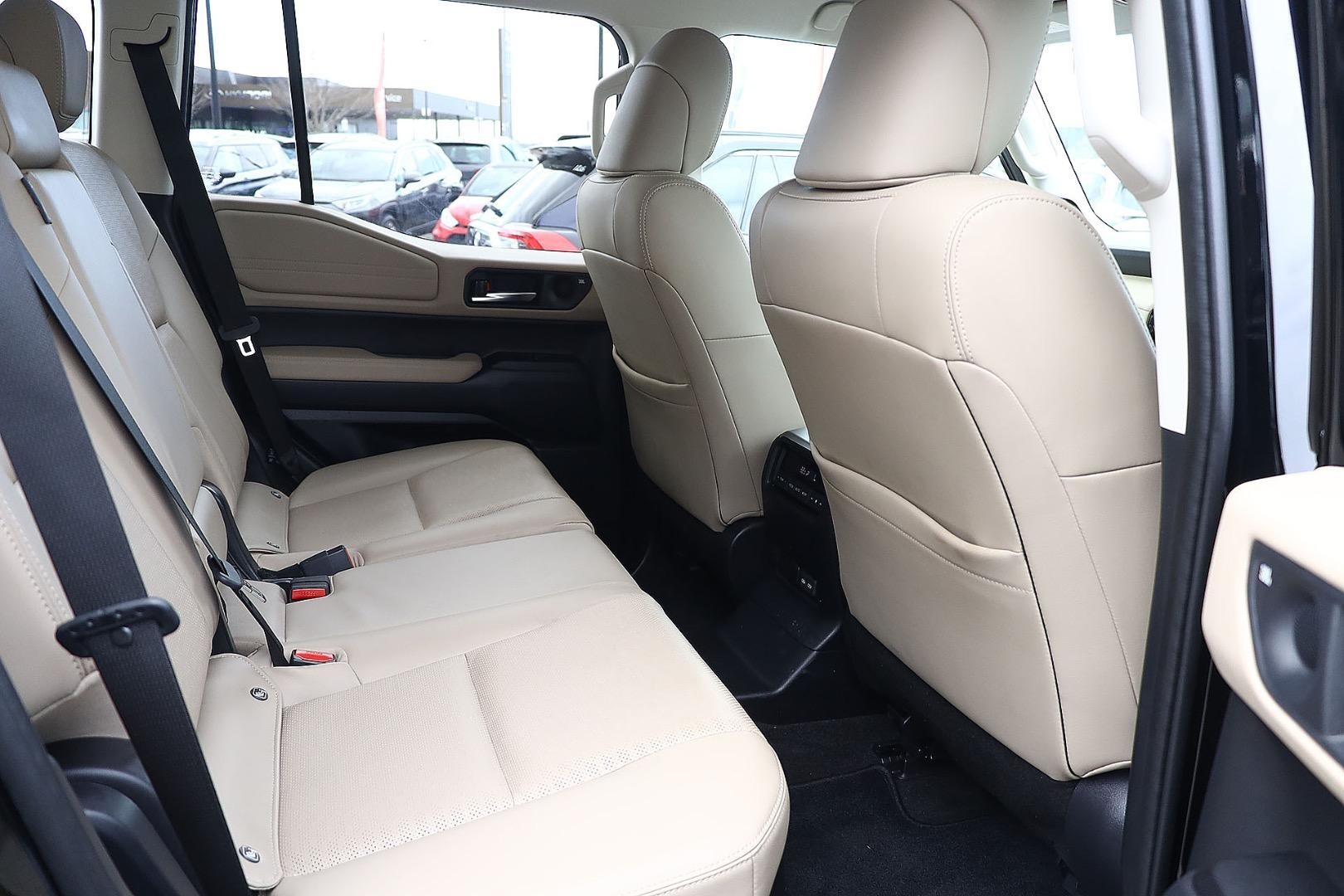 Toyota Landcruiser Prado image 3