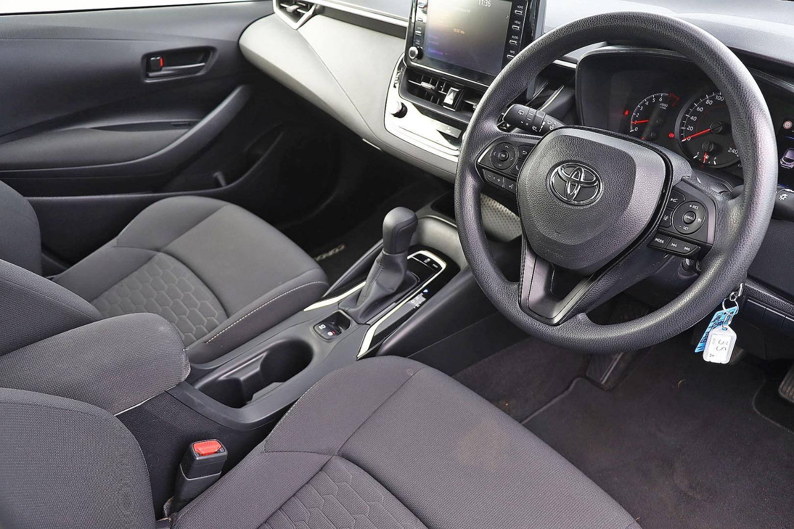 Toyota Corolla image 2