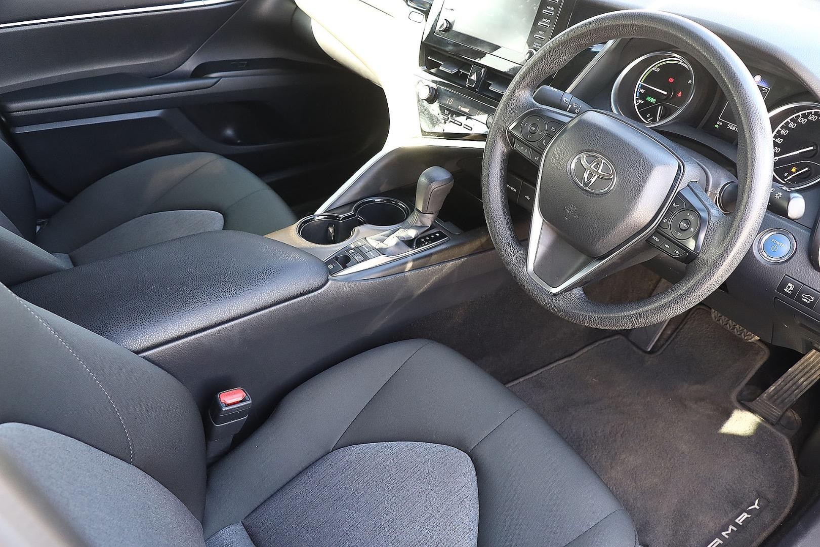 Toyota Camry image 2