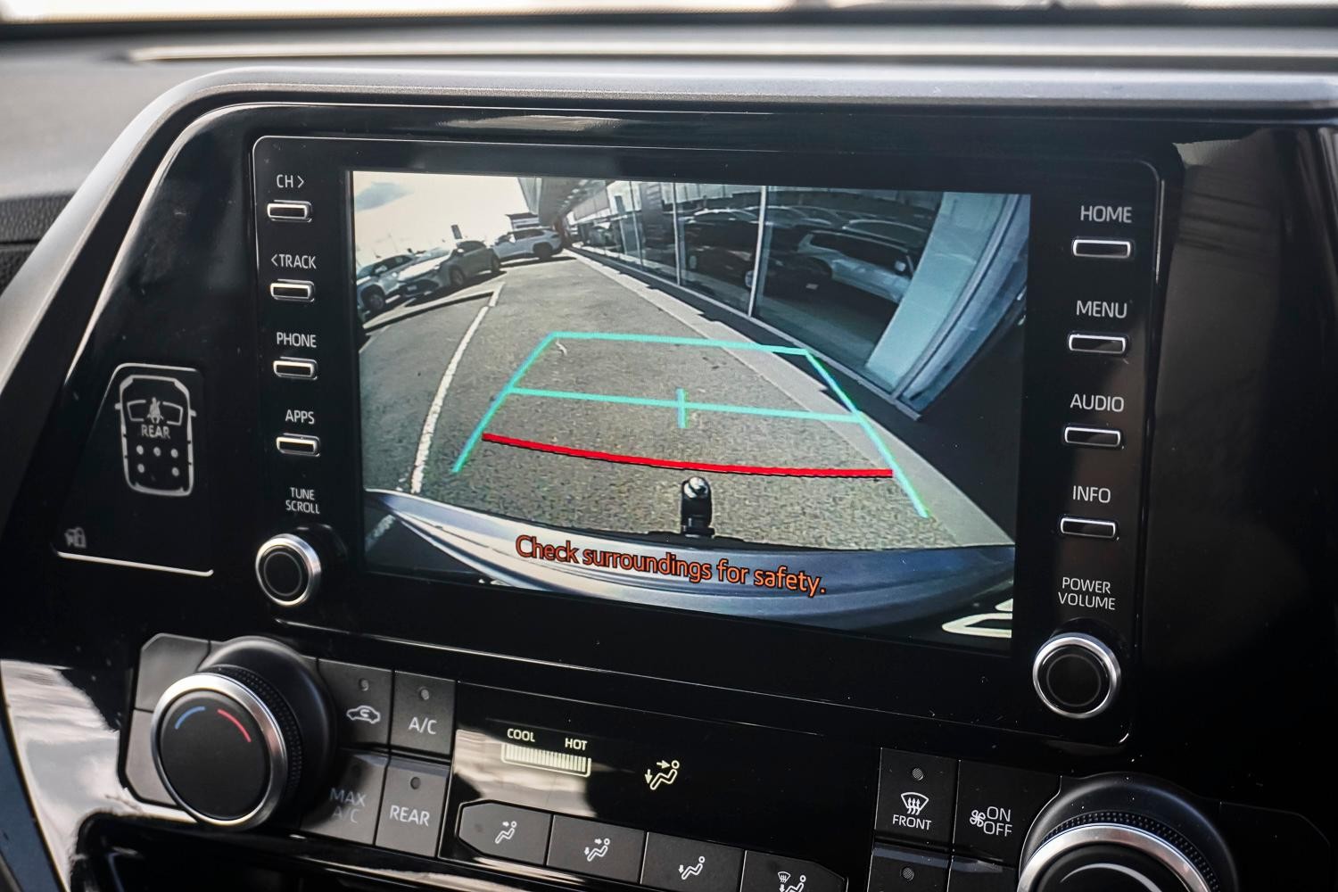 Toyota Kluger image 3