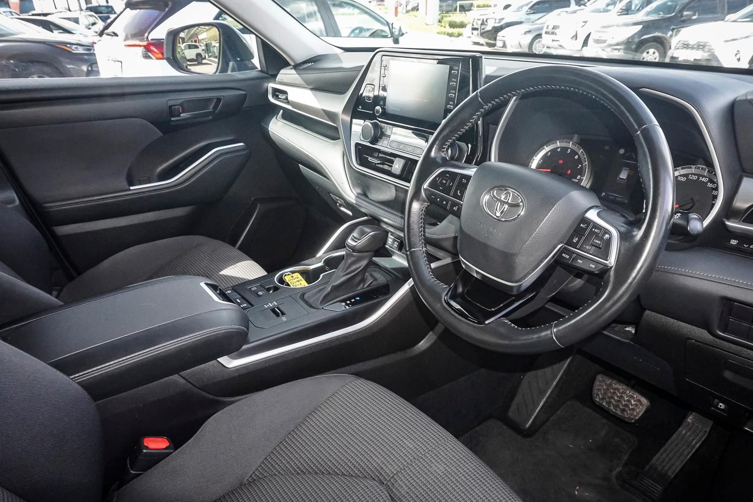 Toyota Kluger image 2