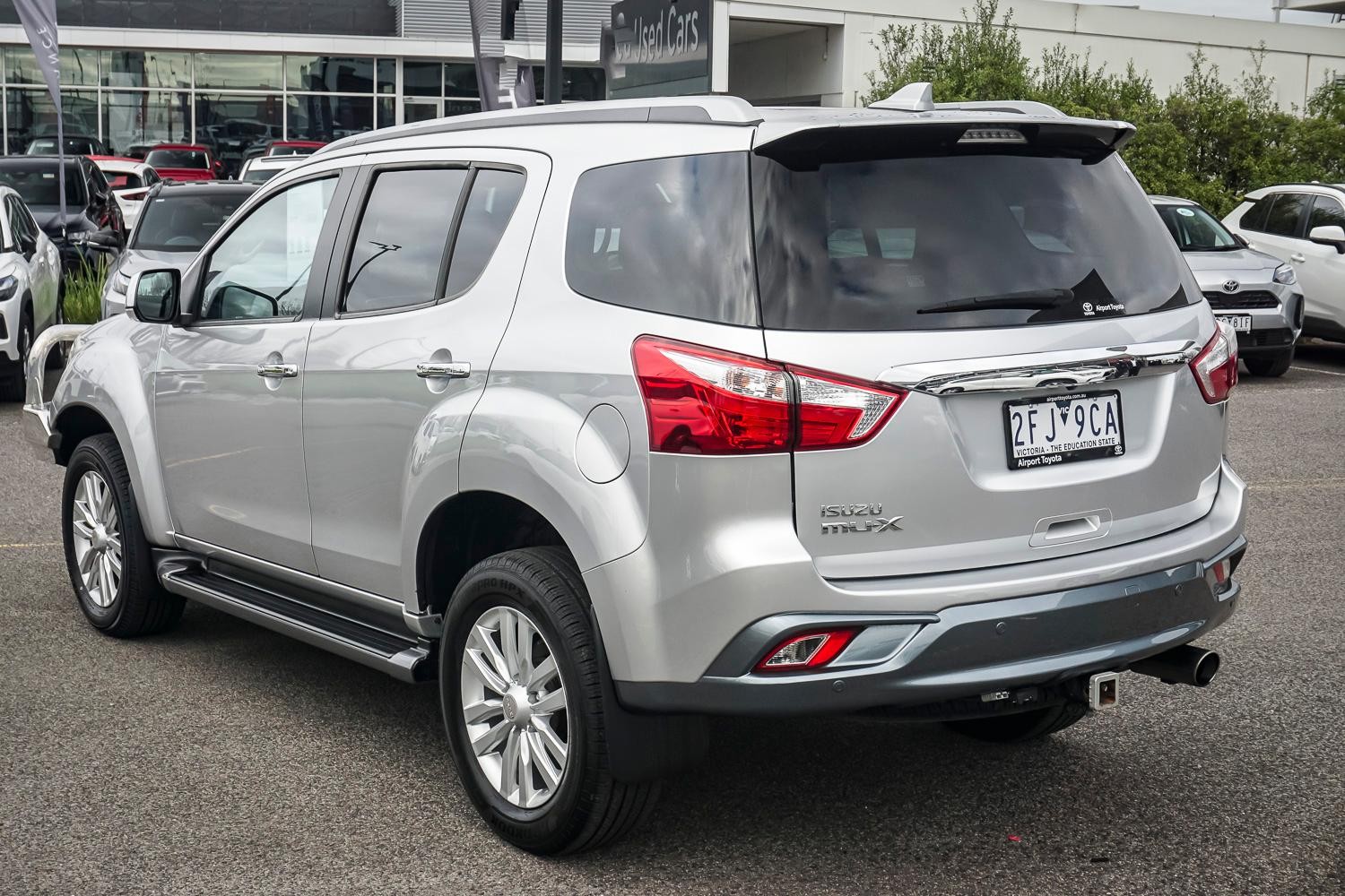 Isuzu Mu-x image 2