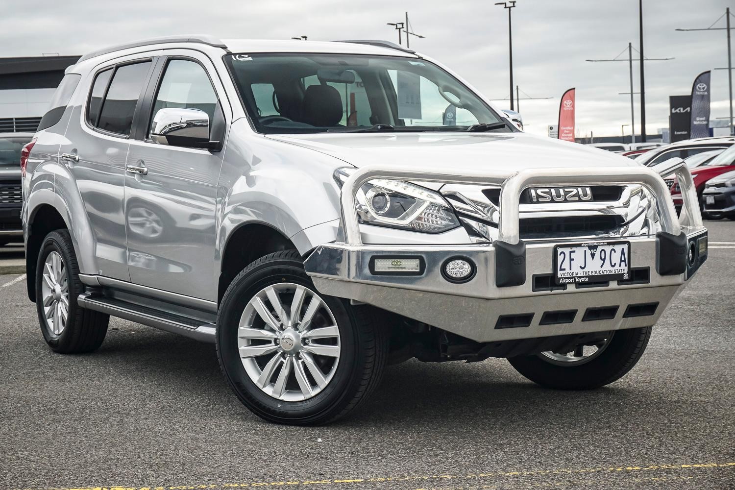 Isuzu Mu-x image 1