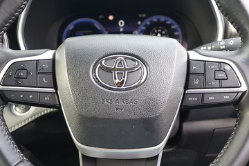 https://dvg-vehicle-assets.s3.amazonaws.com/81586/5zhsdt7323hksl1mg0zfzzgui.jpg