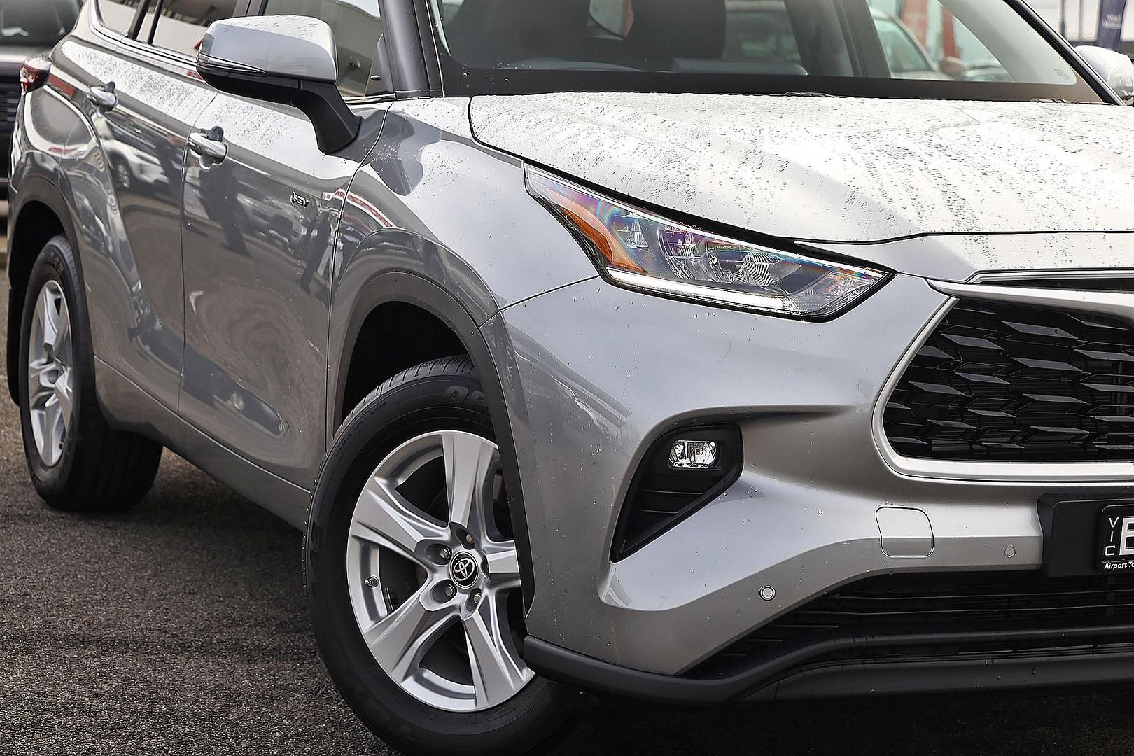Toyota Kluger image 2