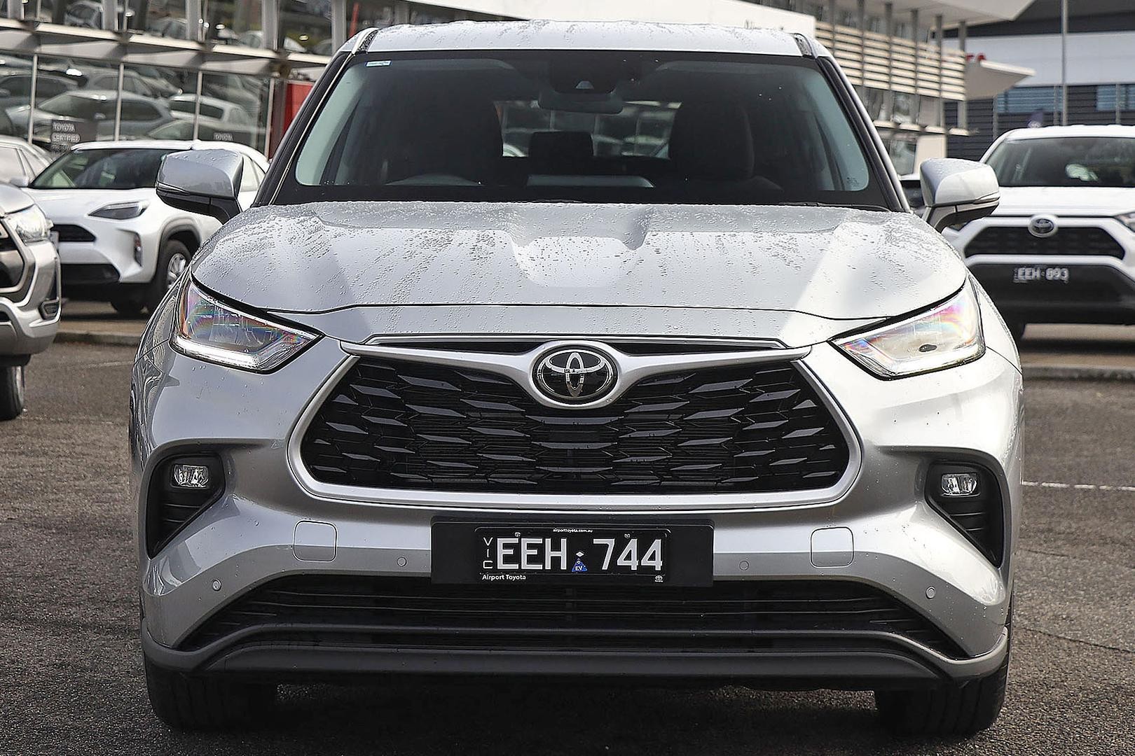 Toyota Kluger image 4