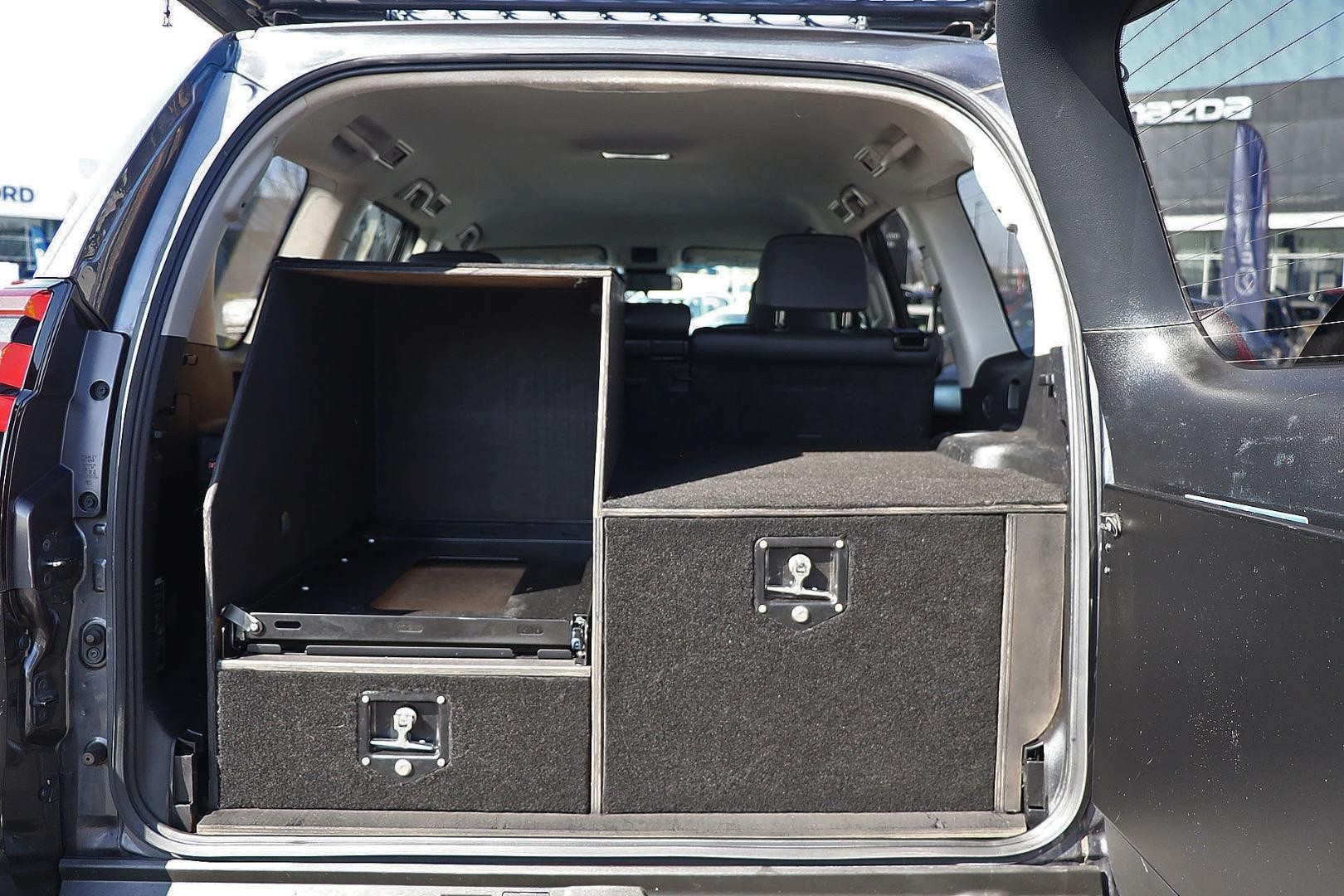 Toyota Landcruiser Prado image 4