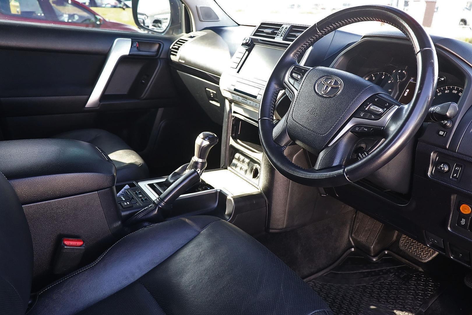 Toyota Landcruiser Prado image 3