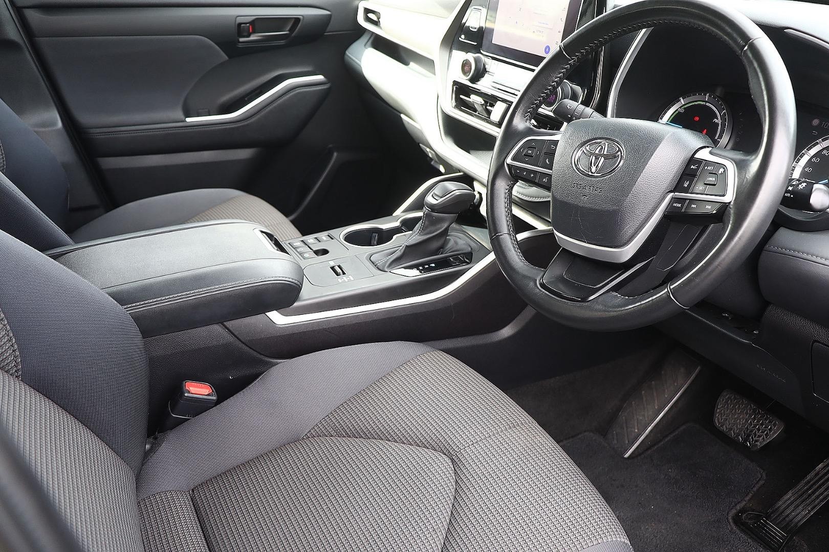 Toyota Kluger image 3