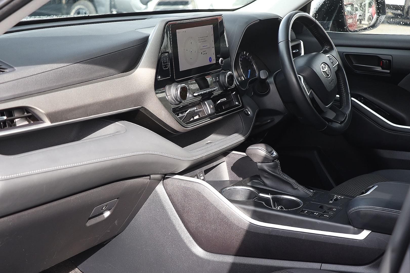 Toyota Kluger image 2