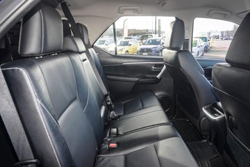 https://dvg-vehicle-assets.s3.amazonaws.com/81604/b4v0om8930fpbtzzdaqt5bfii.jpg
