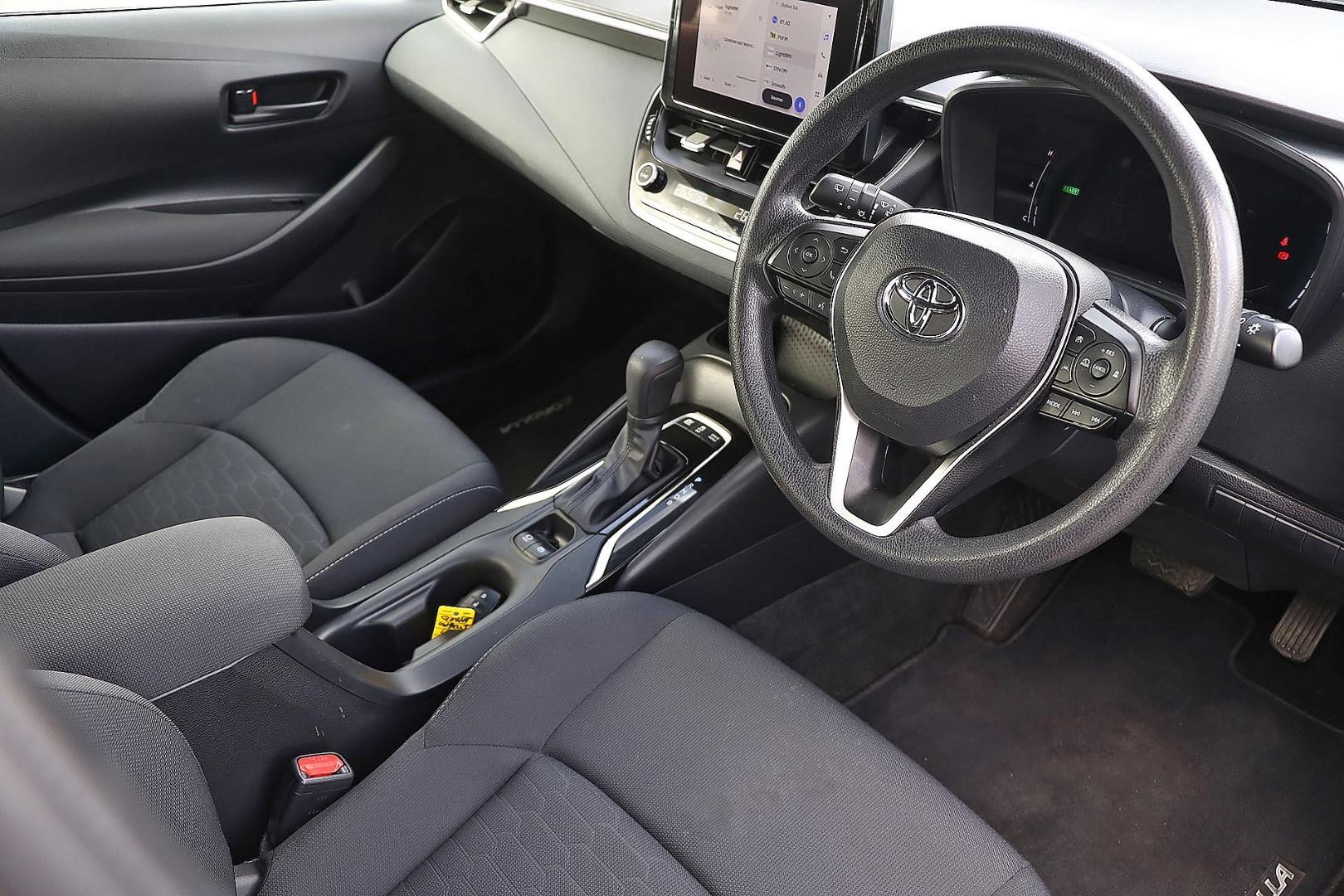 Toyota Corolla image 2