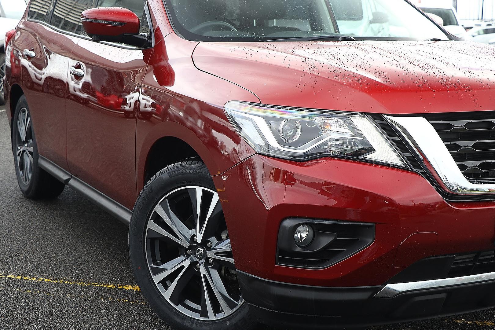 Nissan Pathfinder image 2