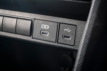 https://dvg-vehicle-assets.s3.amazonaws.com/81625/1iya65gtzvik0fevosjhvy2r5.jpg